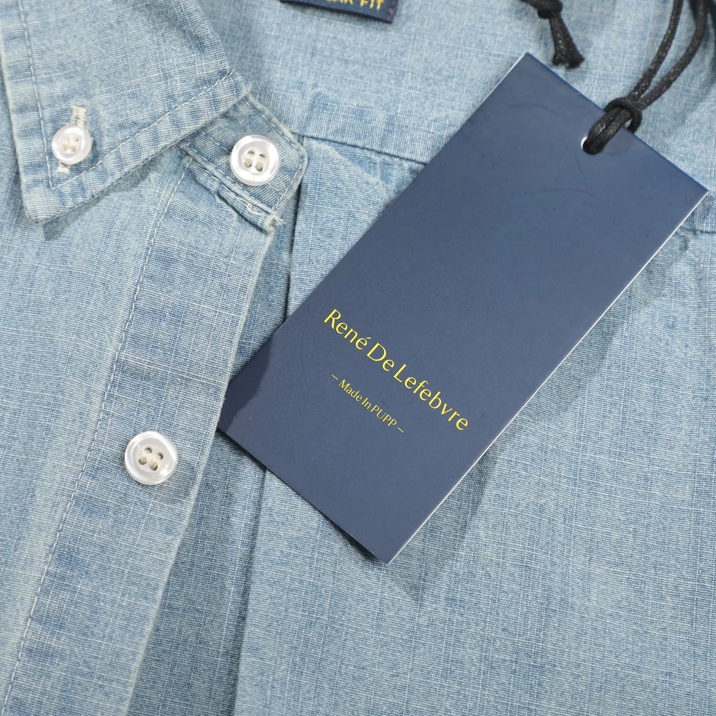 P400 [Original item] Top quality lapel long-sleeved washed denim shirt jacket Four-season men's two-color pure cotton shirt stone-washed retro casual denim shirt Denim shirt is really the most iconic product, decorated with colorful iconic pony embroidery, presenting a classic polo style design. It is a versatile choice from winter to summer. The multiple washes of denim greatly increase the comfort and softness of the fabric. The distressed effect is full of strong American retro style. This one is also closed with eyes closed. Simply YYDS~ The same style for men and women. It can be worn alone or as a cardigan. If you like looseness, choose one size larger. It is more suitable for inner wear~ The overall style is a loose version with a bit of boyfriend style. The silhouette is good and the drape is good. The upper body has a tough style~ It has an American retro denim style. This shirt is suitable for many occasions, whether it is daily leisure or commuting. It is a good choice. It can also be used as a layering jacket/coat. Color: dark blue, light blue, size: S-XL